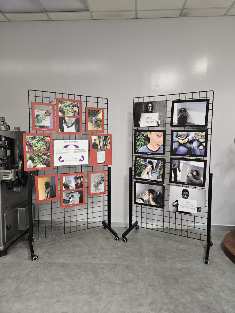 Exposición de fotografías de Menarini: A ti también te puede pasar -4