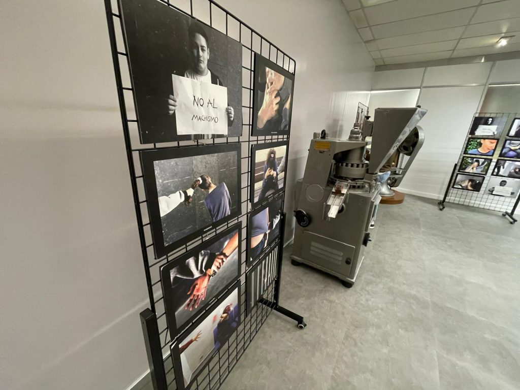 Exposición de fotografías de Menarini: A ti también te puede pasar -2